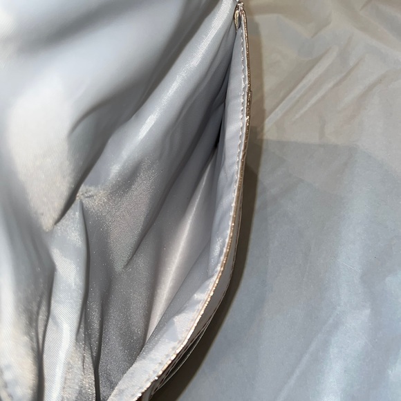 🎉HP🎉Vionic Women’s Clutch Gold With Silver Detail - Picture 5 of 8